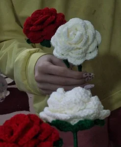 دسته گل رز بافتنی