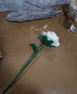 گل رز بافتنی سفید